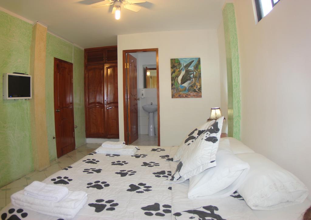 The Island Home Puerto Ayora  Zimmer foto